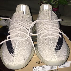 AUTHENTIC YEEZY BOOST 350 v2